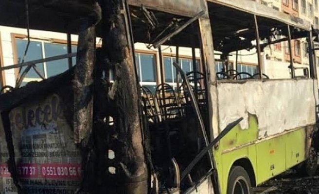 Çayırova'da halk otobüsünü kundakladılar