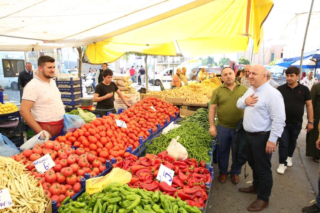 Bıyık, Salı Pazarı'nı gezdi, esnaf ve vatandaşlarla buluştu