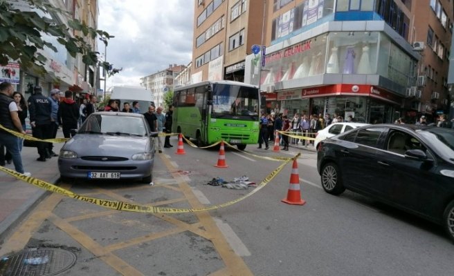 Berber çırağını ayağından vurdular