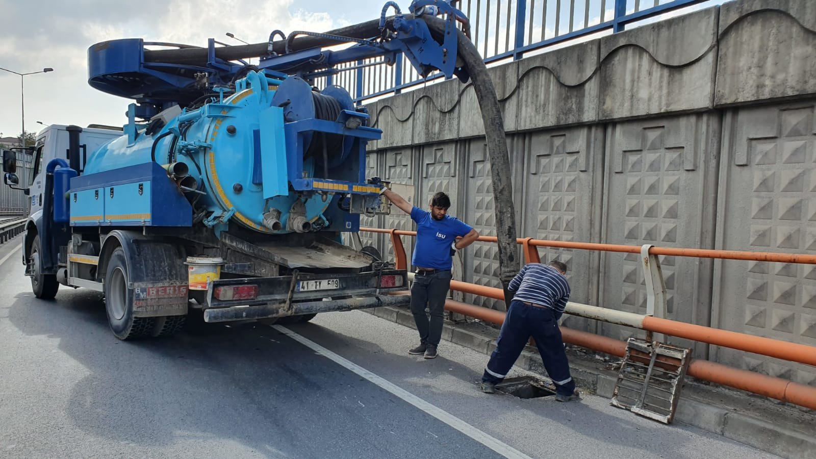 Darıca'da aşırı yağışlara karşı mazgallar temizleniyor