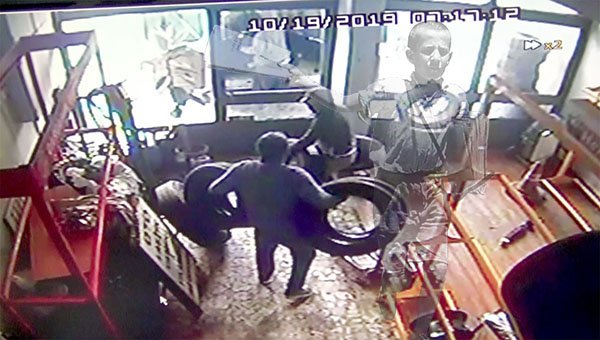 Gündüz vakti 50 Bin TL'lik araba lastiğini çaldılar
