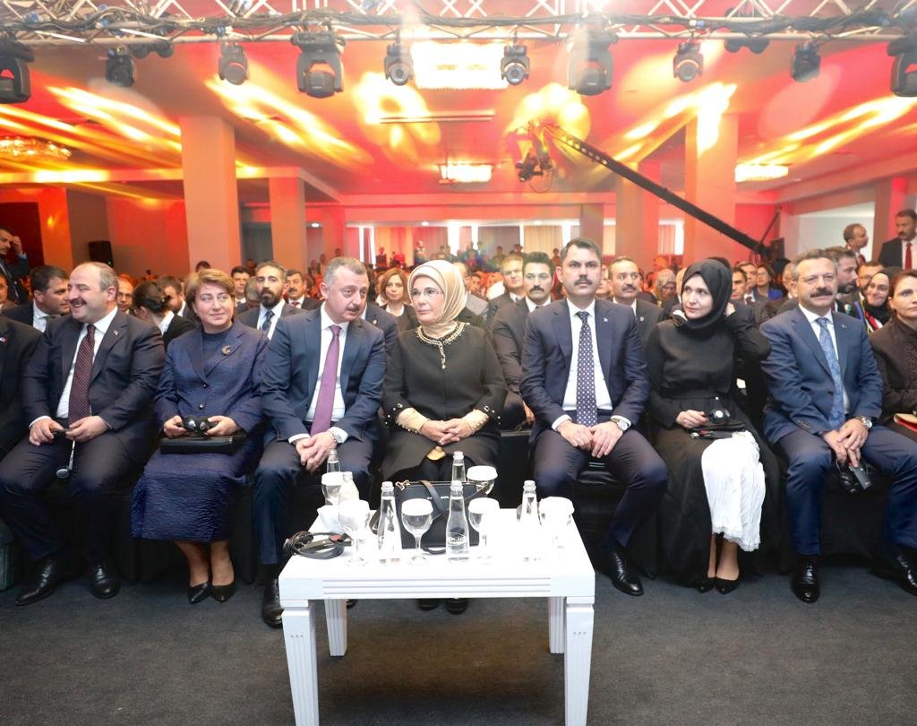 Emine Erdoğan, Kocaeli'deki zirveye katıldı