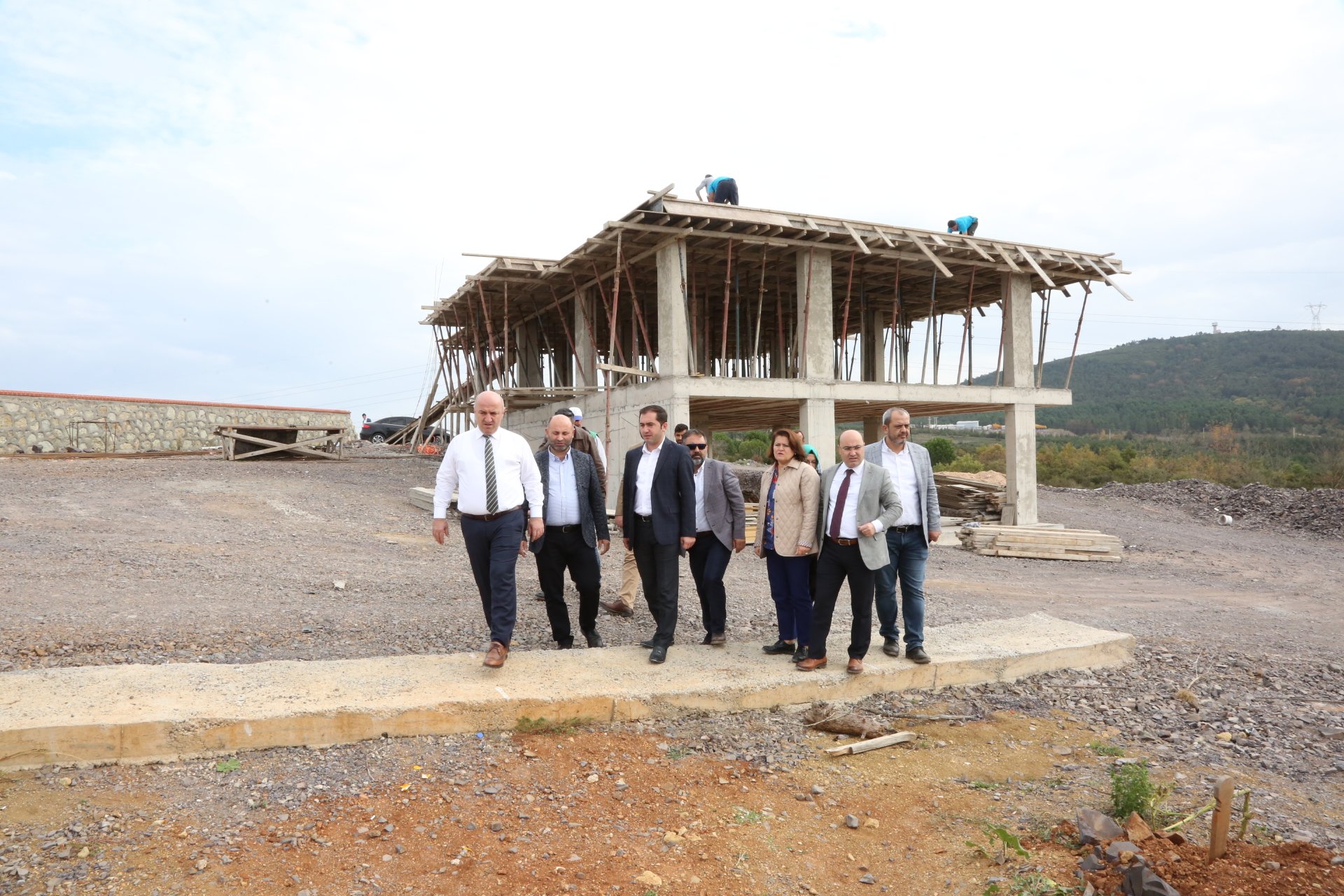 Bıyık, mezarlık hizmet binası inşaatını inceledi