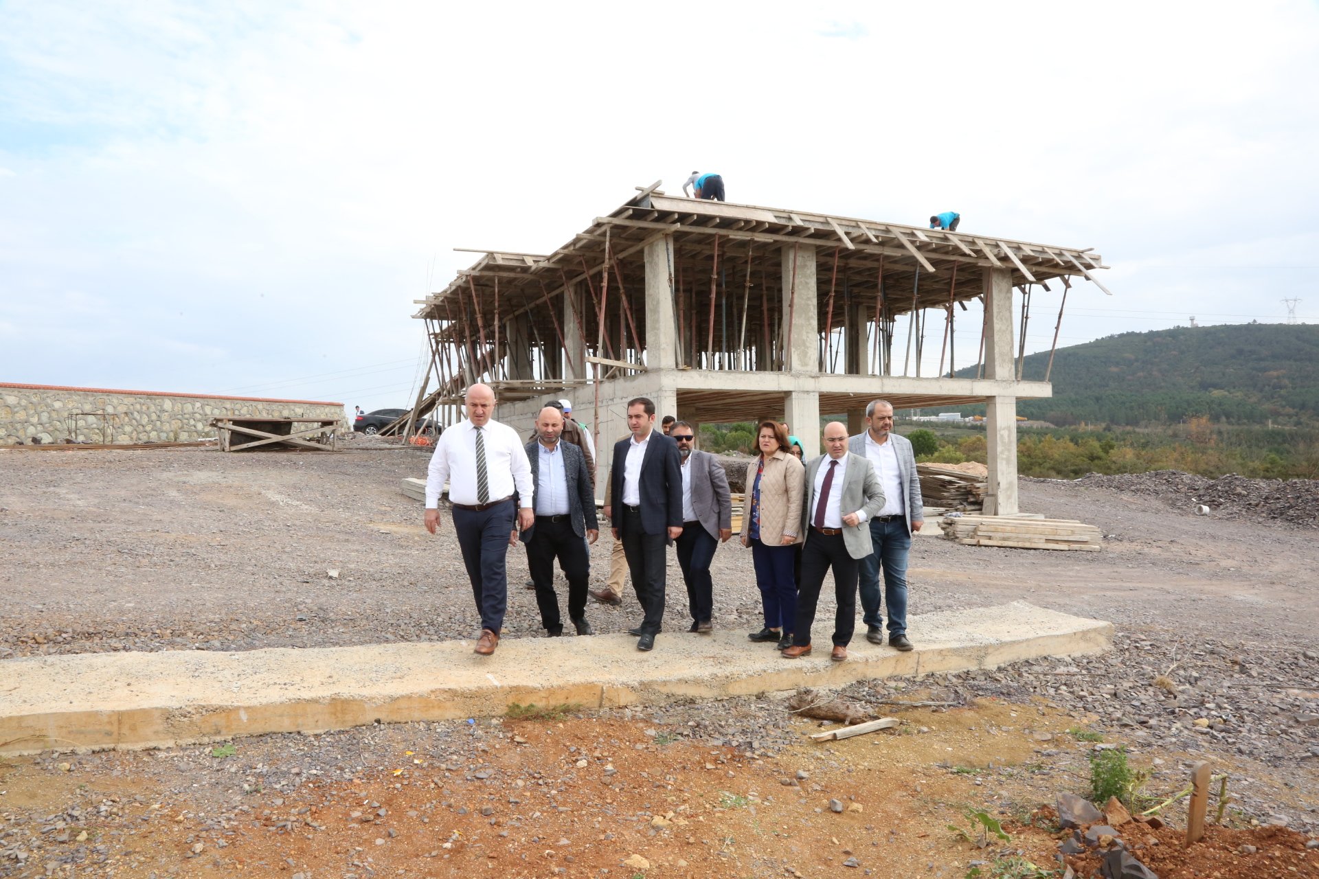 Bıyık, mezarlık hizmet binası inşaatını inceledi