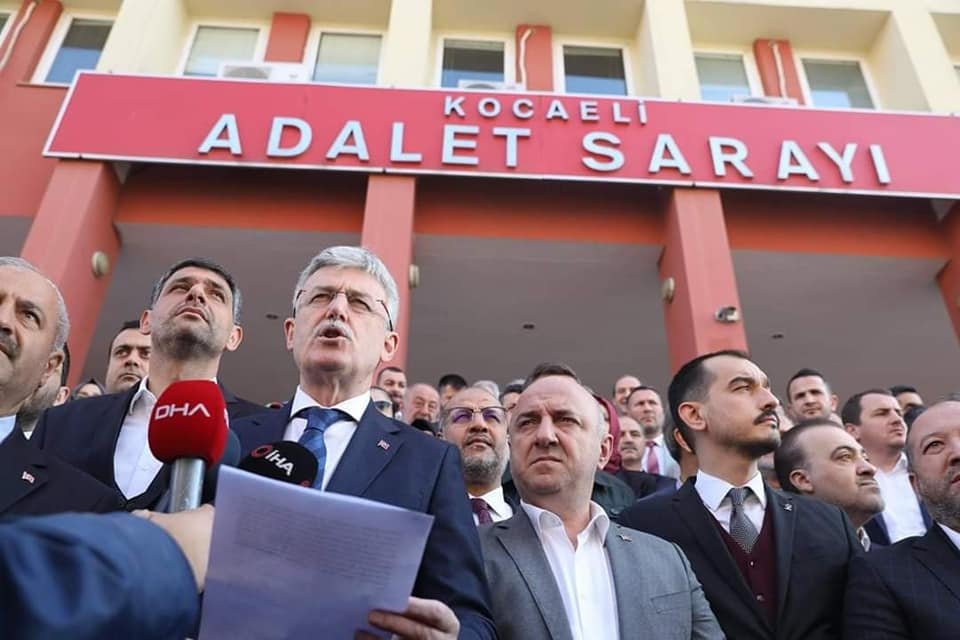 AK Parti'den, gençlere küfreden iş insanı hakkında suç duyurusu