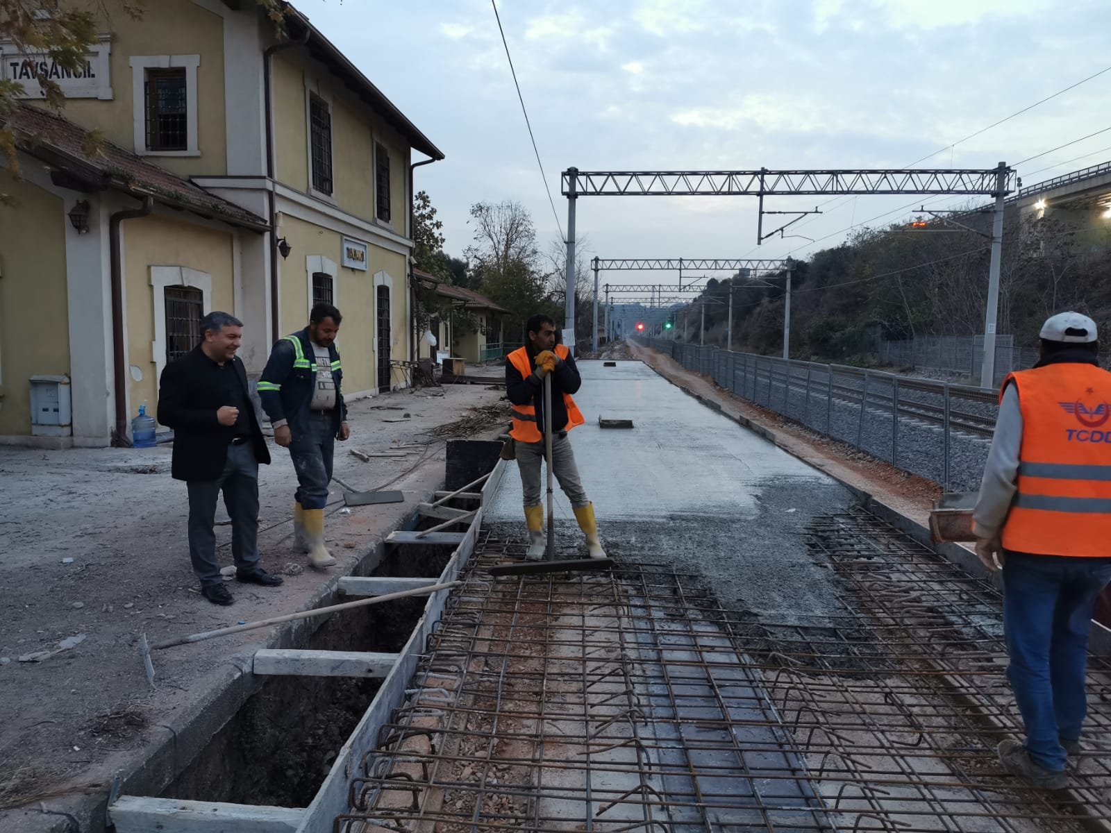 Tavşancıl ve Diliskelesi peronlarında çalışma başladı