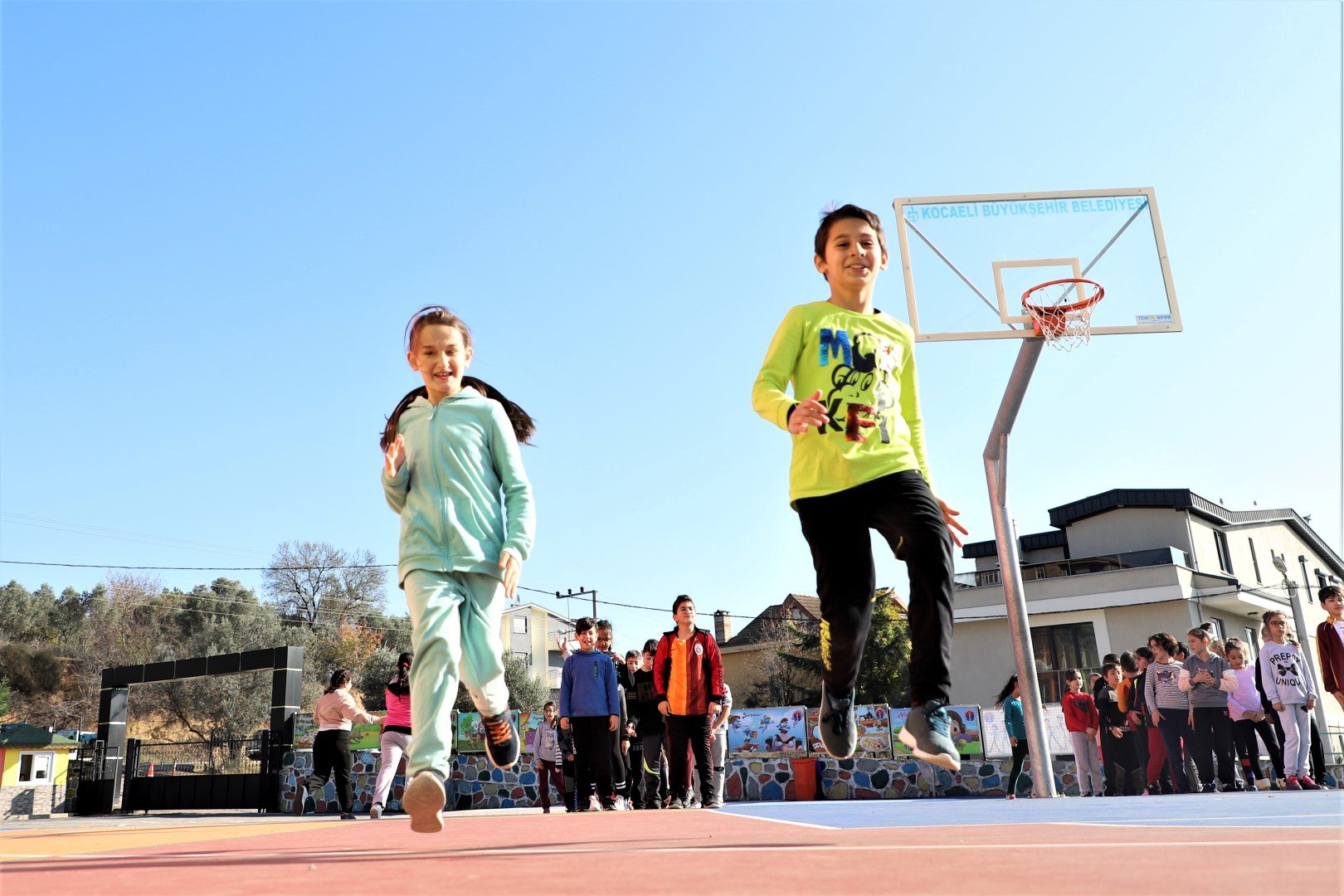 Darıca'da binlerce çocuk sporla geleceğe hazırlanıyor