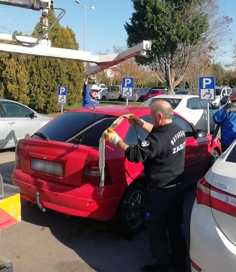 Kocaeli'de engelli yerine park edenlere af yok