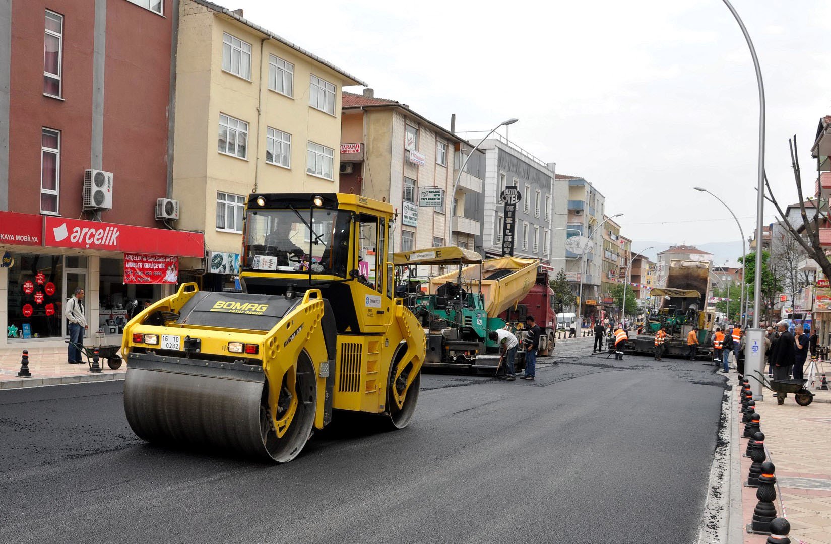 Cadde ve sokaklara 121 bin ton asfalt serildi