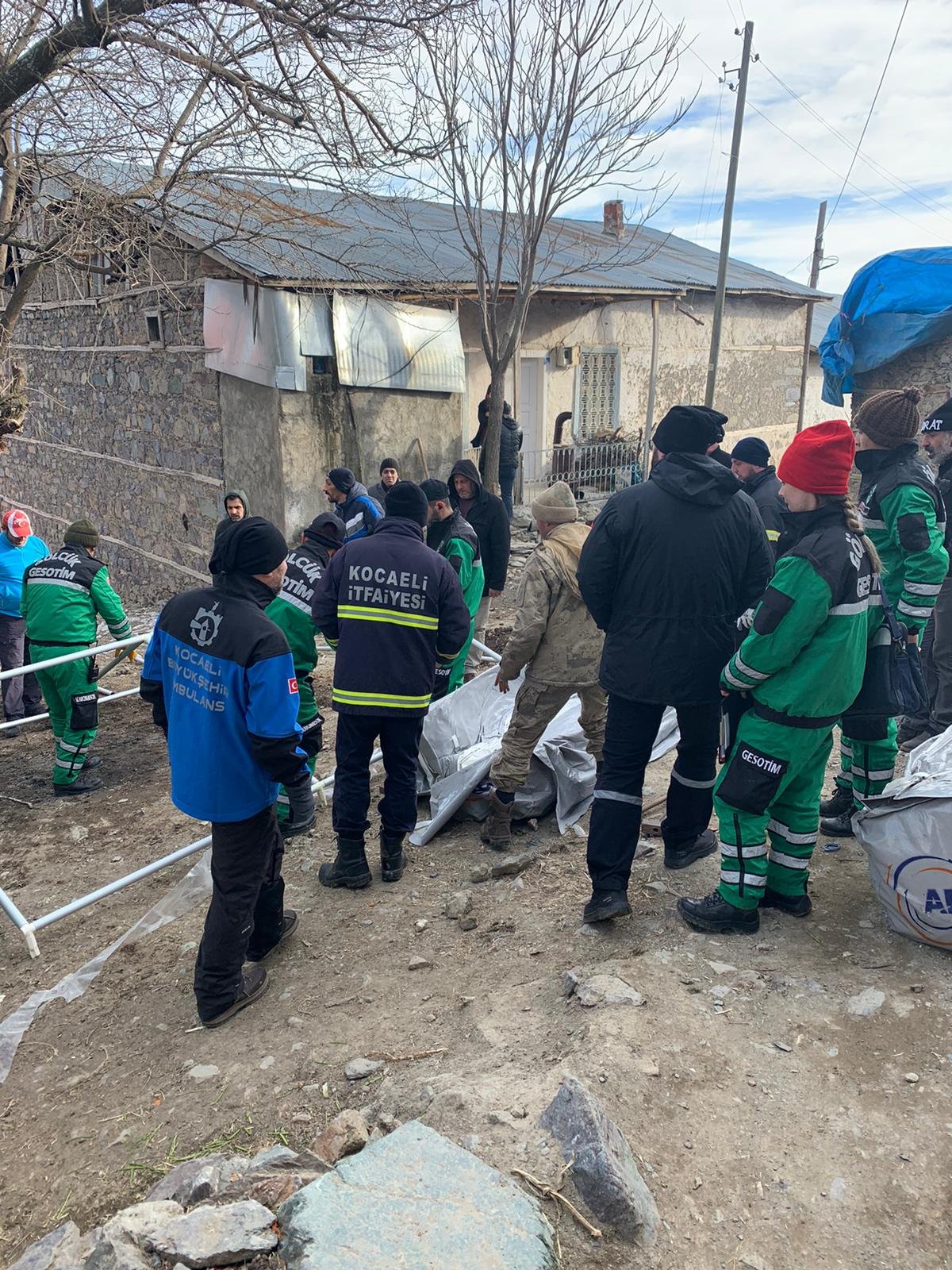 Büyükşehir'in deneyimli deprem ekibi Elazığ'da