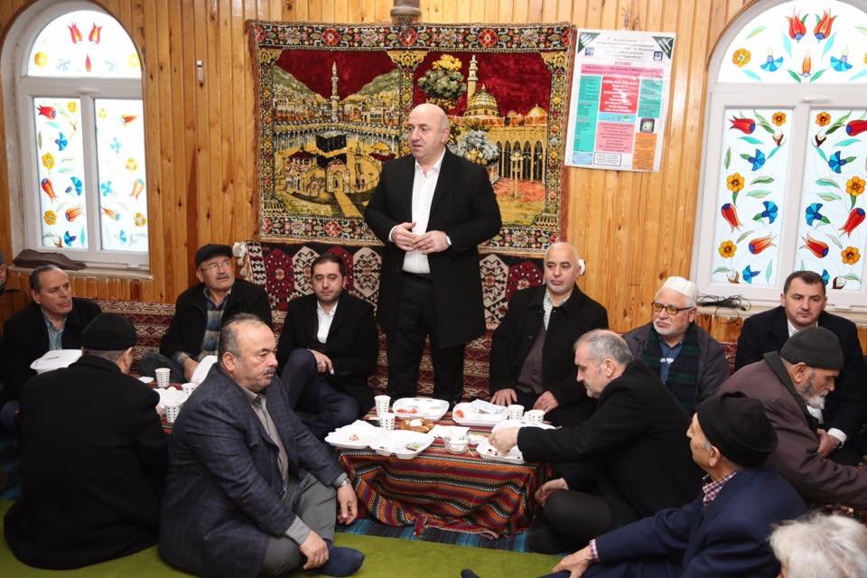 Ak Parti ve CHP'nin 'Camide Kahvaltı' tartışması!