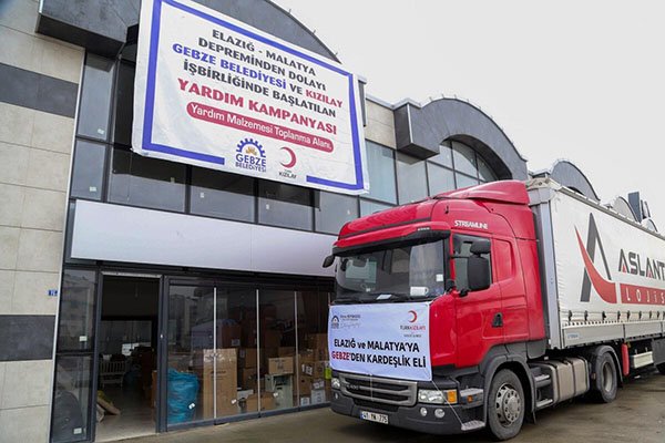 Elazığ Yardım TIR'ı Gebze'den Dualarla Uğurlandı