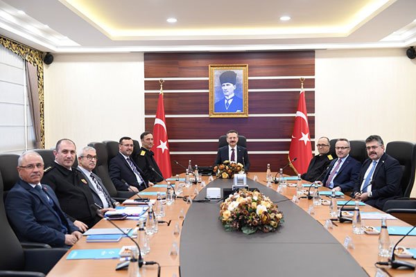 Vali Aksoy'dan Güvenlik Toplantısı