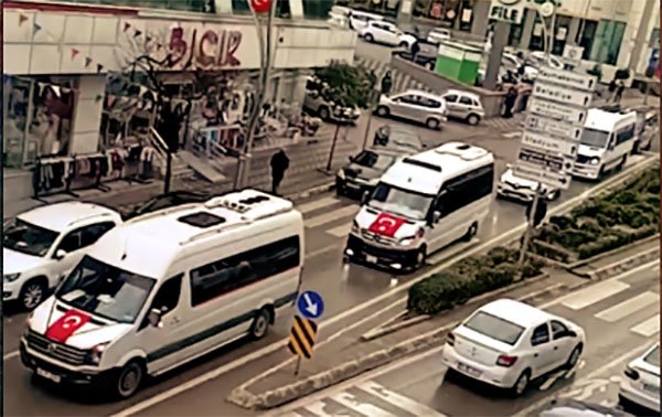 Servisçilerden Şehitler için konvoy