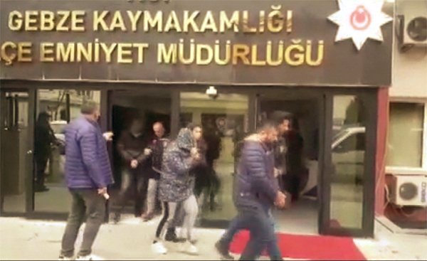  Karşılıksız çek'le 4 Milyonluk vurgun yaptılar