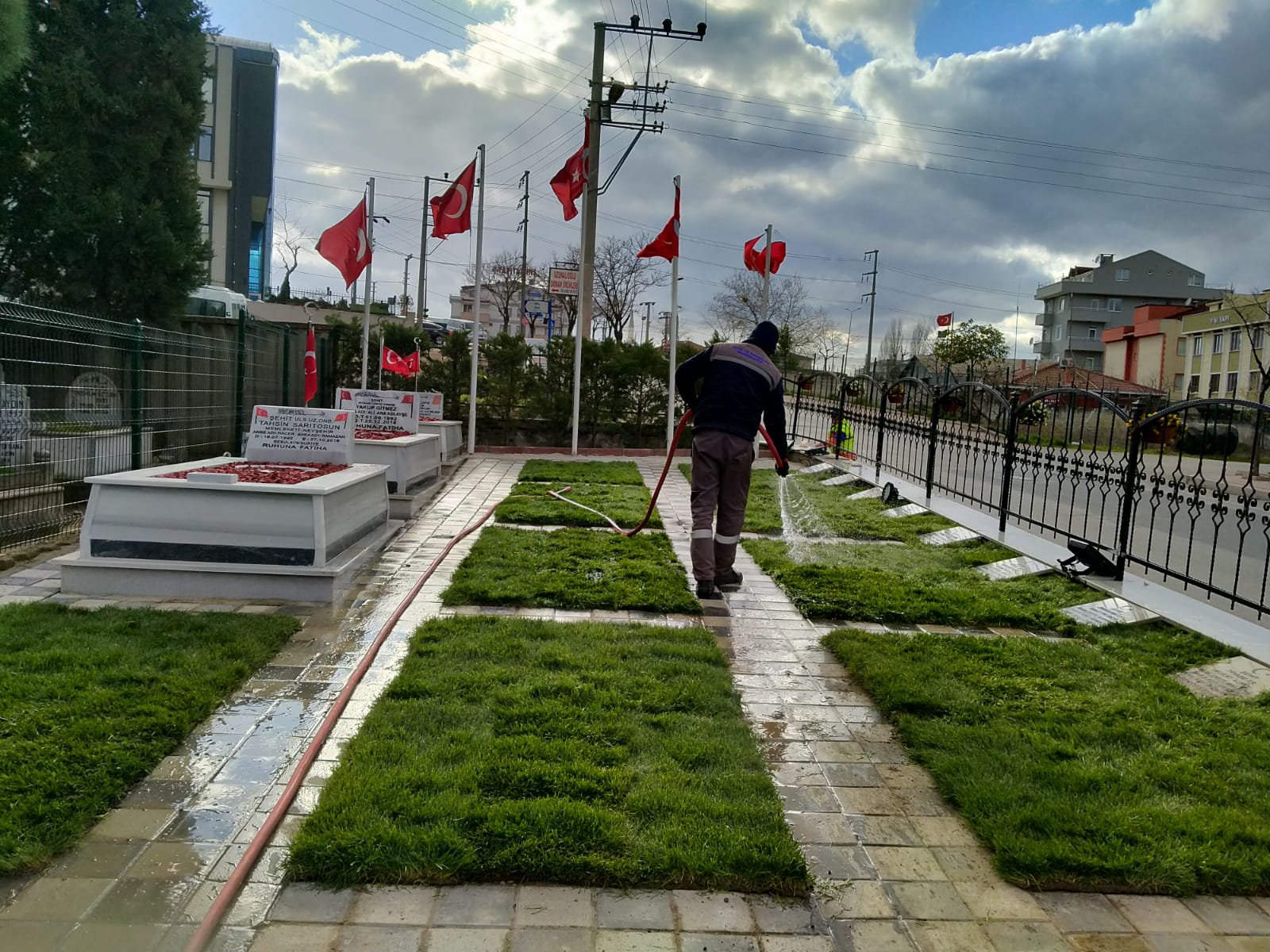 Darıca Şehitliği'ne bakım yapıldı