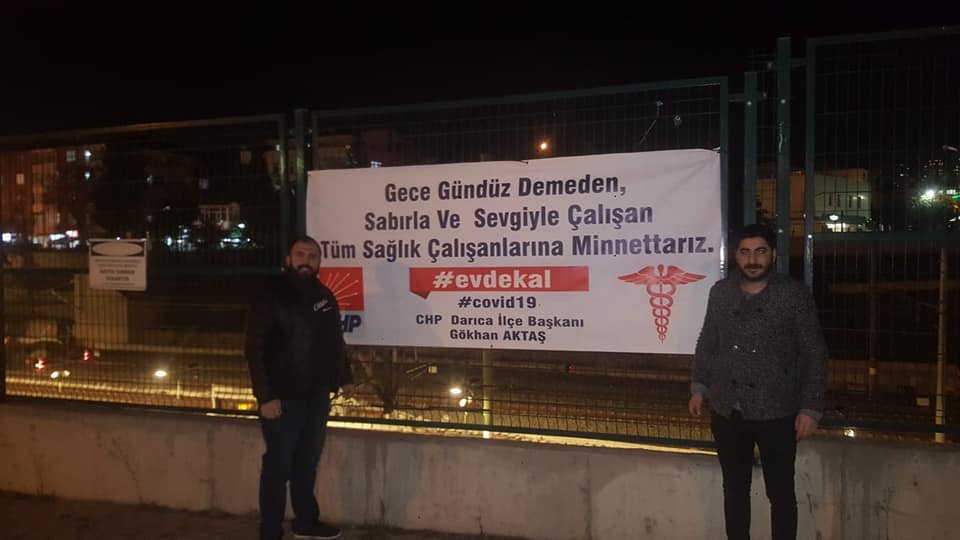 CHP Darıca'dan pankartlı destek