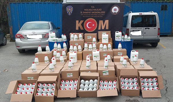 Koronavirüs fırsatçılarına polis baskını