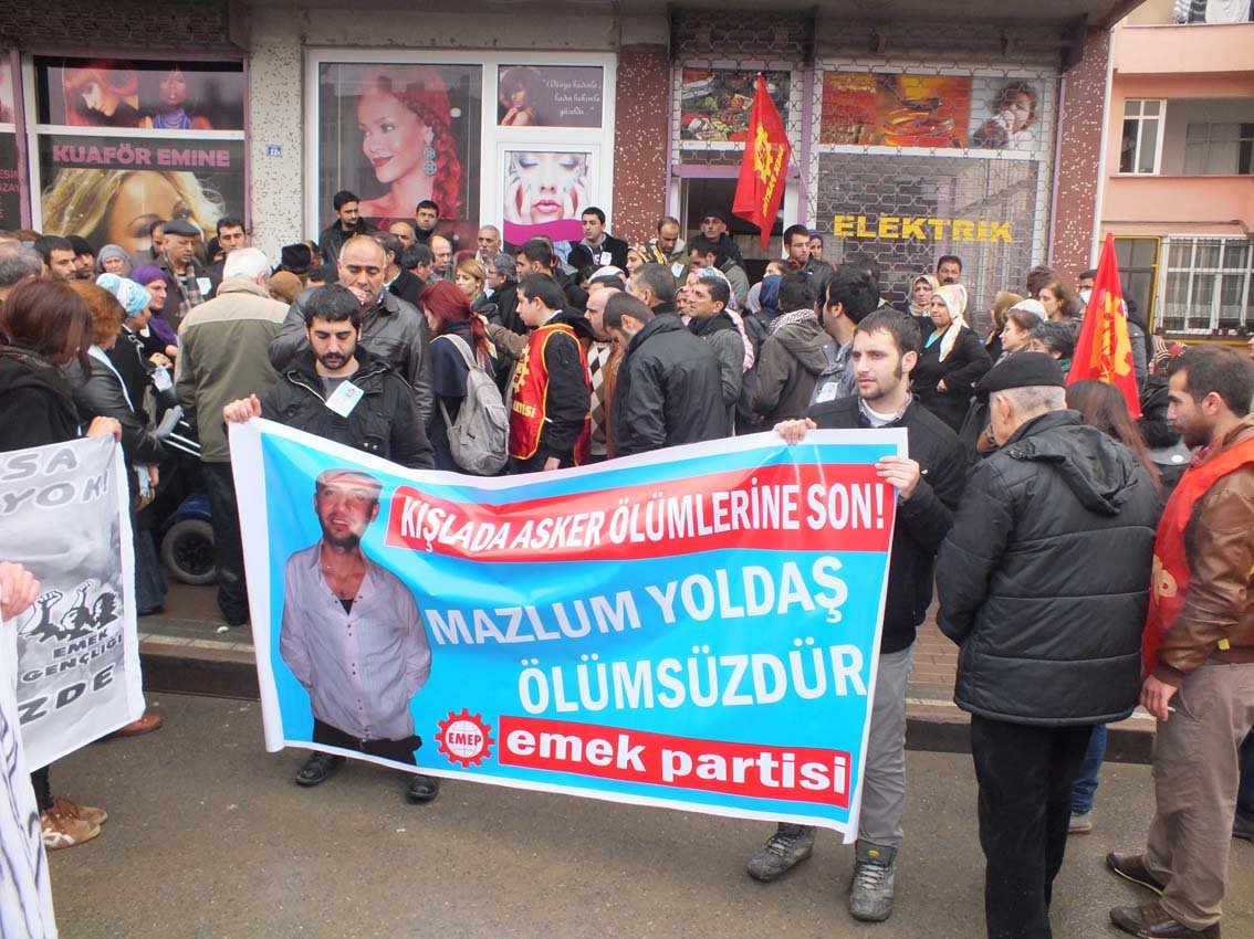 EMEP'liler, ölen asker için yürüdü