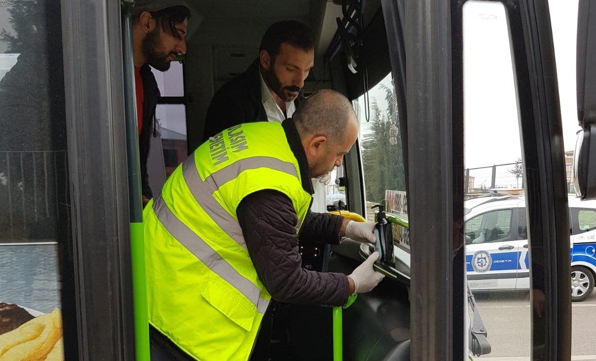 Otobüsler için el dezenfeksiyonu ve maske dağıtıldı