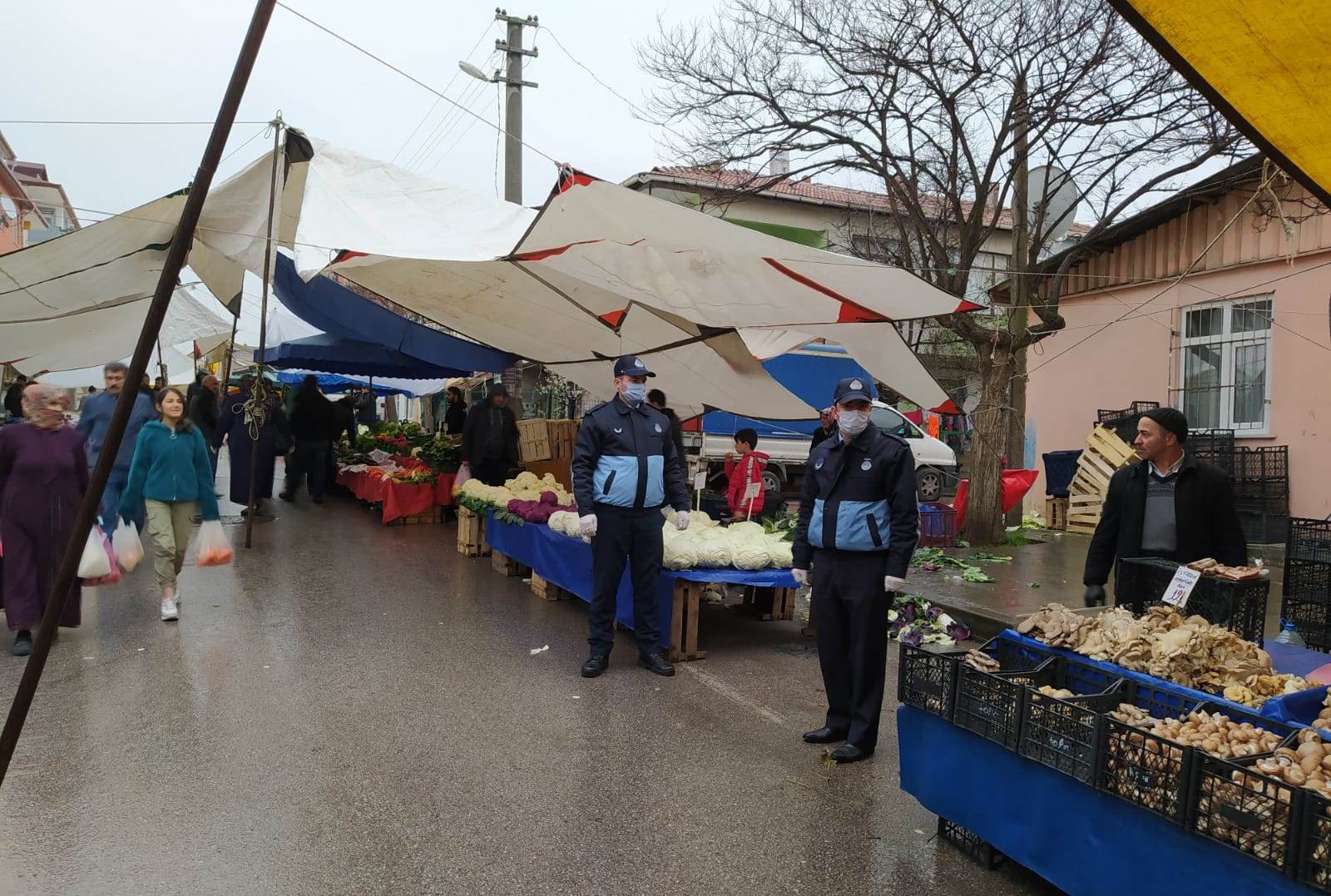 Darıca'da pazarlarda 3 metre kuralına denetim