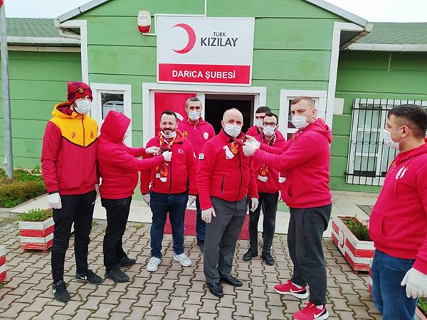 Darıcalı Galatasaraylılar'dan erzak yardımı