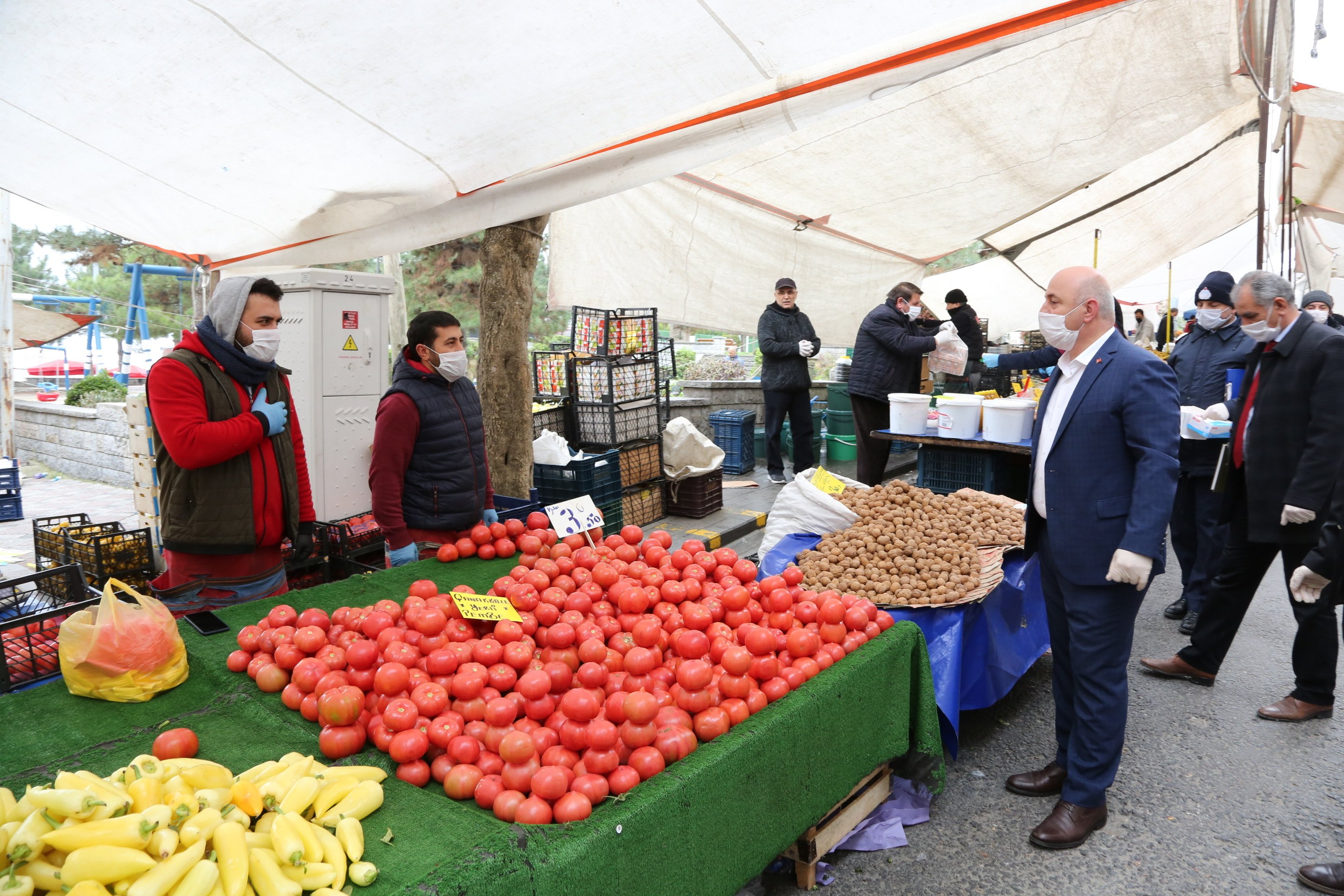 Bıyık'tan pazarda koronavirüs denetimi!