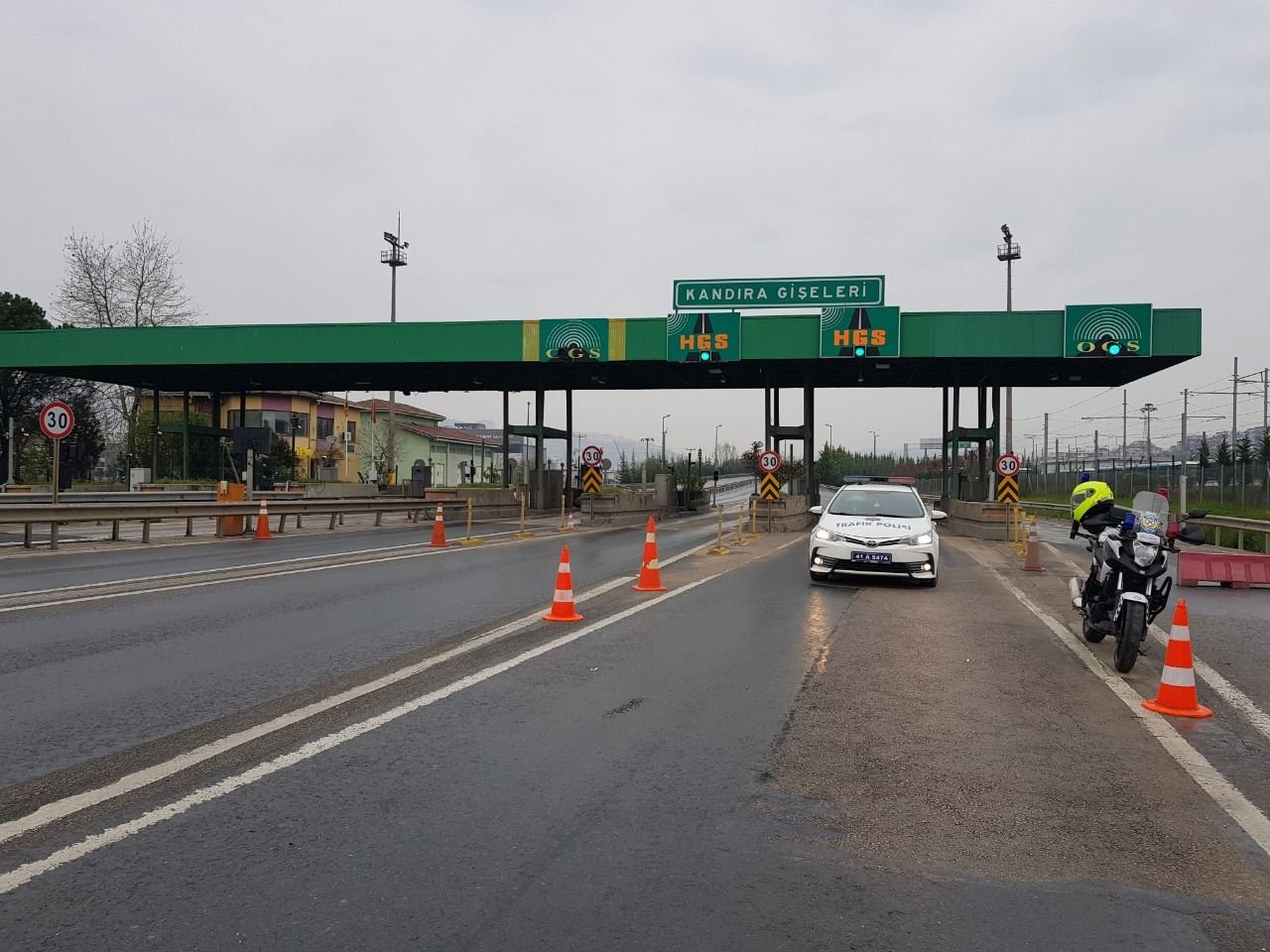 Kocaeli'ye giriş çıkışlar, turnikelerden kapatıldı