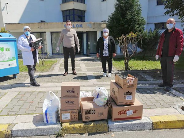 Balkan Türkleri'nden sağlıkçılara yardım desteği
