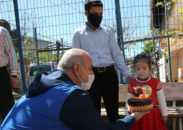 Başkan Bıyık'tan minik Zeliha'ya doğum günü sürprizi