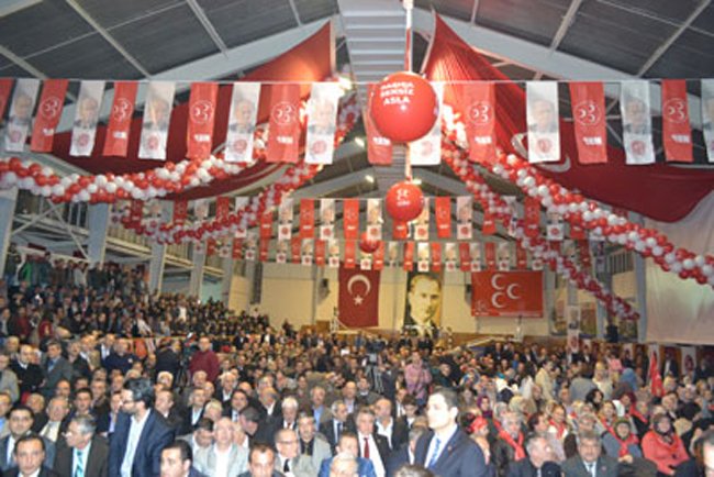 MHP'nin gecesinde çirkin olay