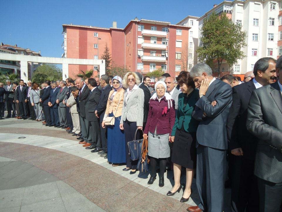 23 Nisan törenlerine yönetmelik engeli