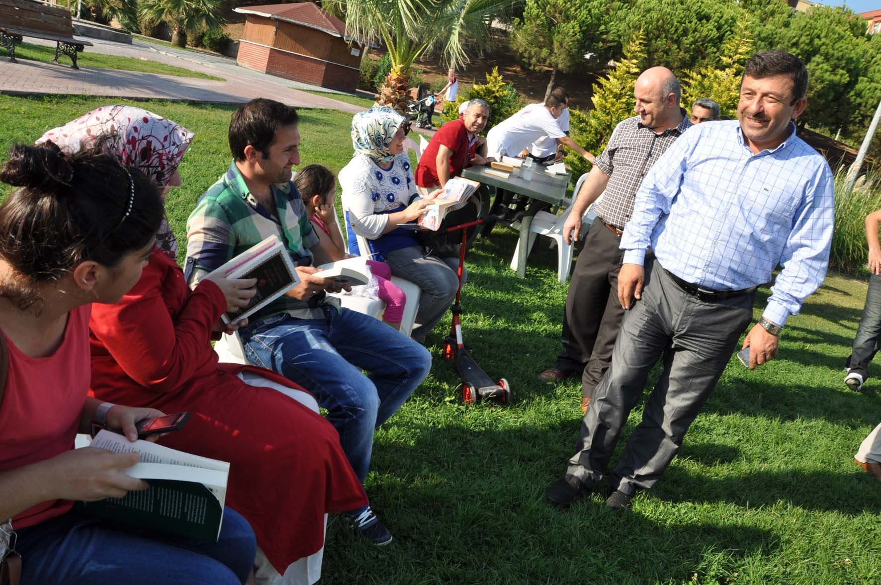 Darıcalı Ak Gençler, kitap okuttu!