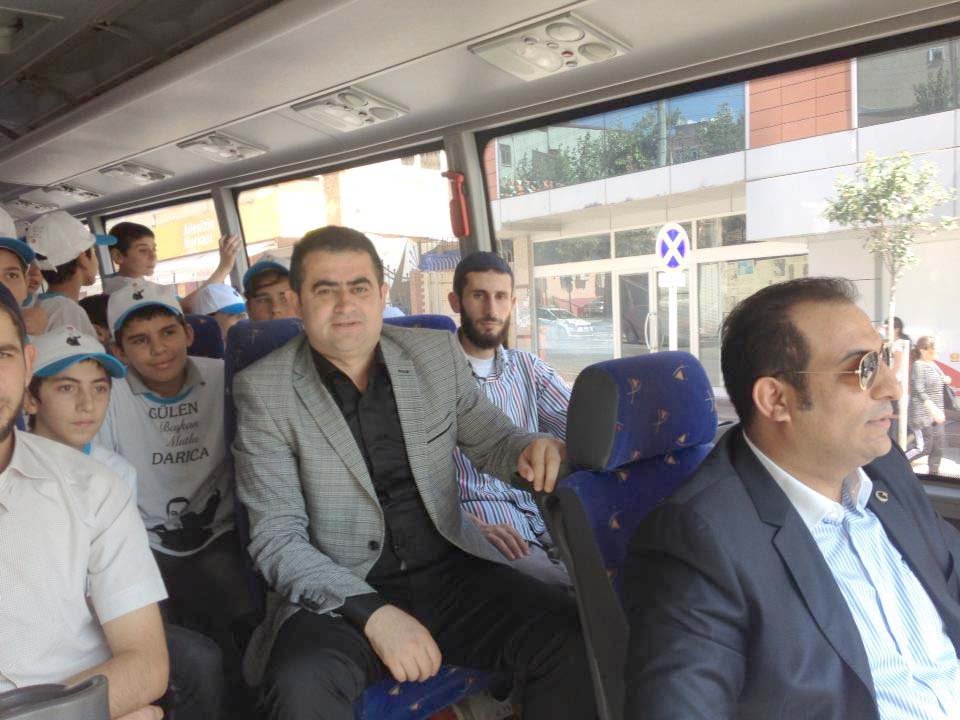 Başkan adayı otobüsü kullandı, ilçe başkanı muavinlik yaptı