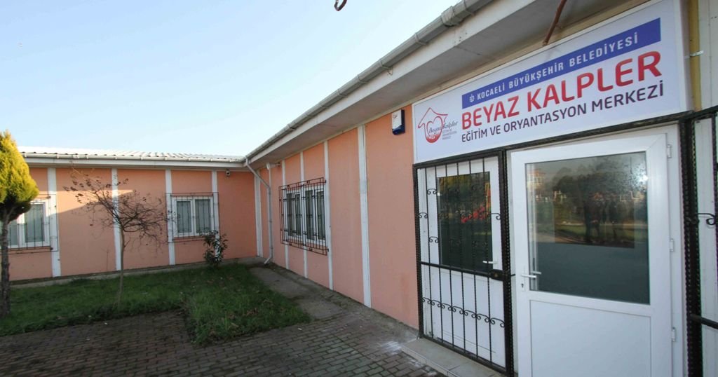 Beyaz Kalpler gençlere kucak açacak