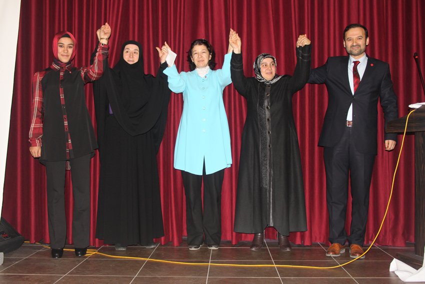 "Kadınlar Sahaya İndi"