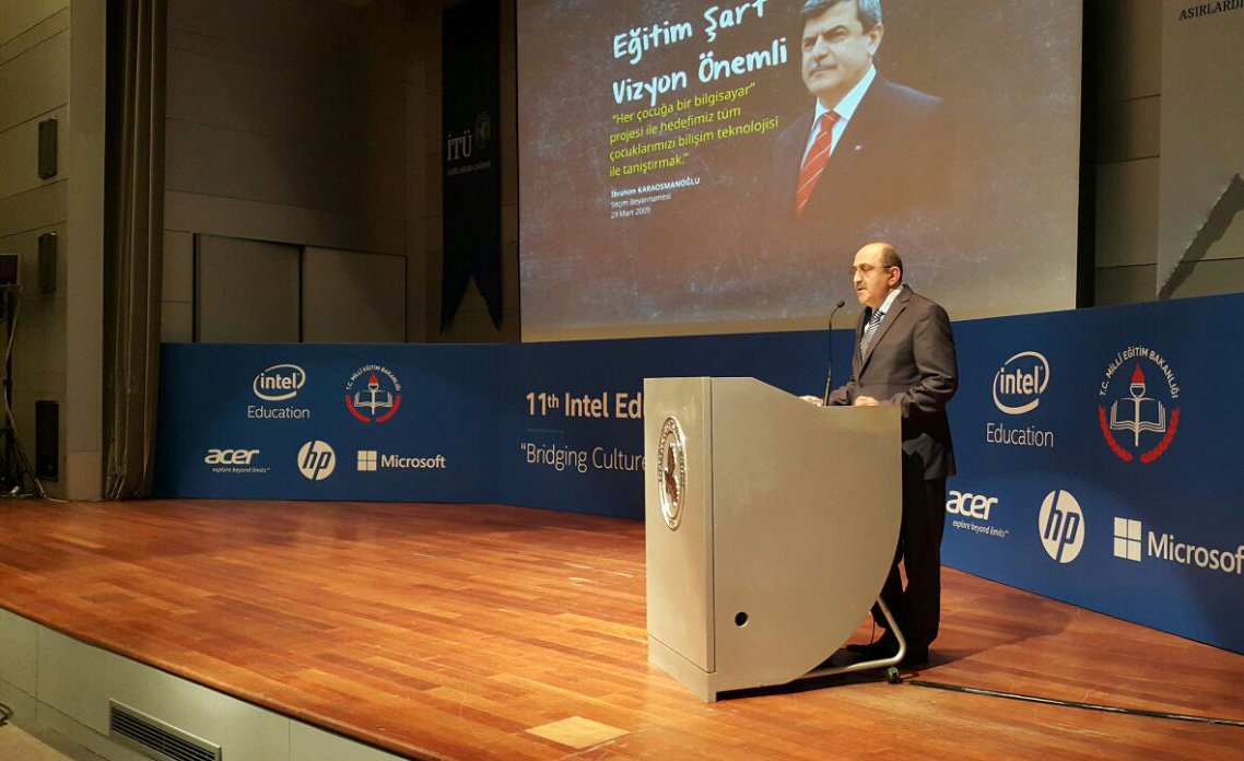 Büyükşehir'in eğitim teknolojileri takdir gördü
