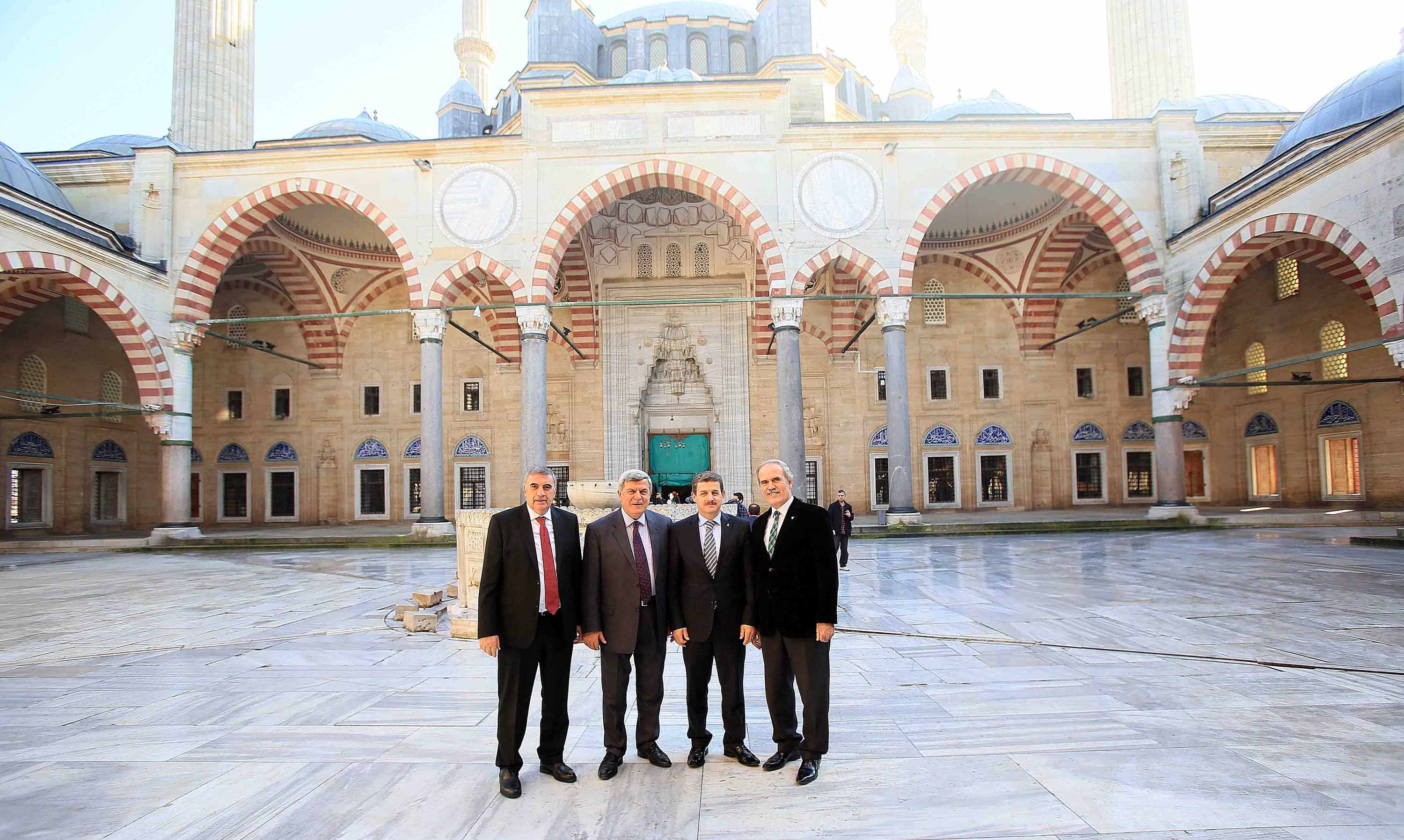 Başbakan Davutoğlu'ndan belediyelere müjde