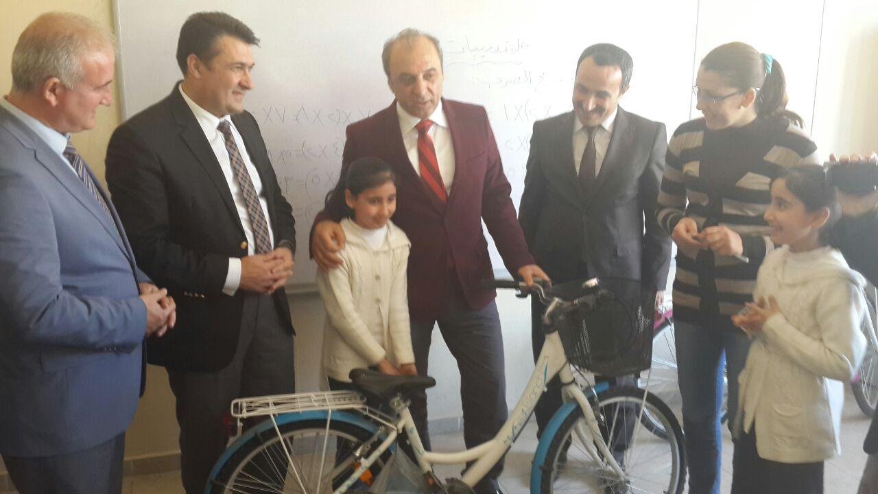 Suriyeli öğrencilere bisiklet hediyesi
