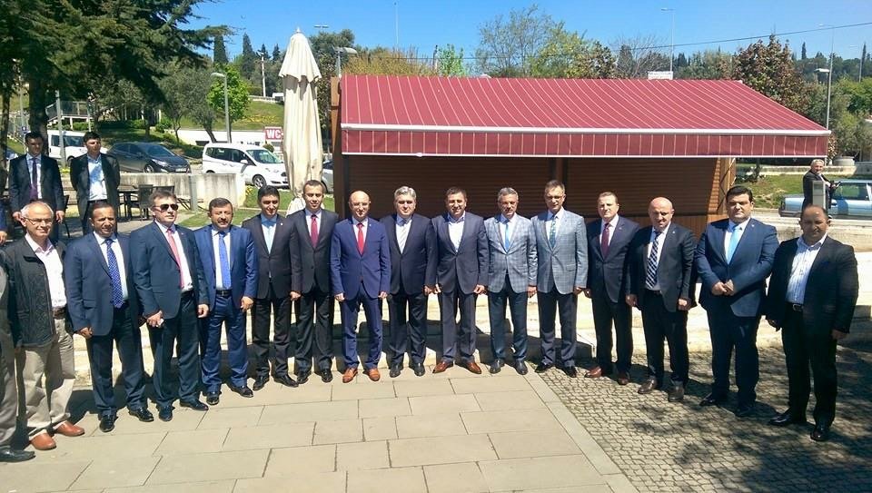 AK Parti tek yumruk!