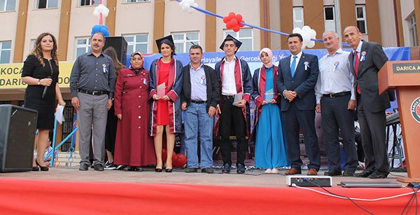 Darıca Anadolu Lisesi ilk mezunlarını verdi