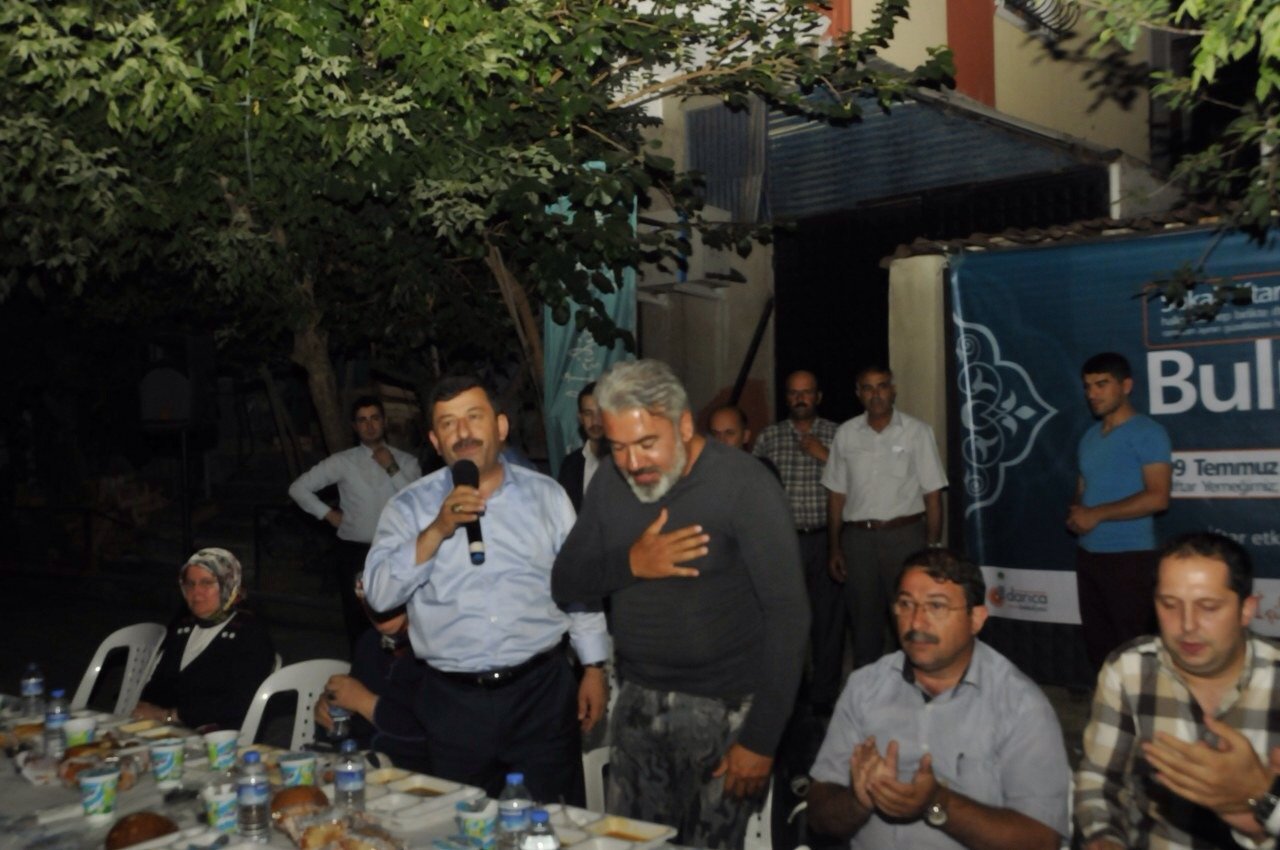  Murat Öztürk'ten döner kebaplı iftar