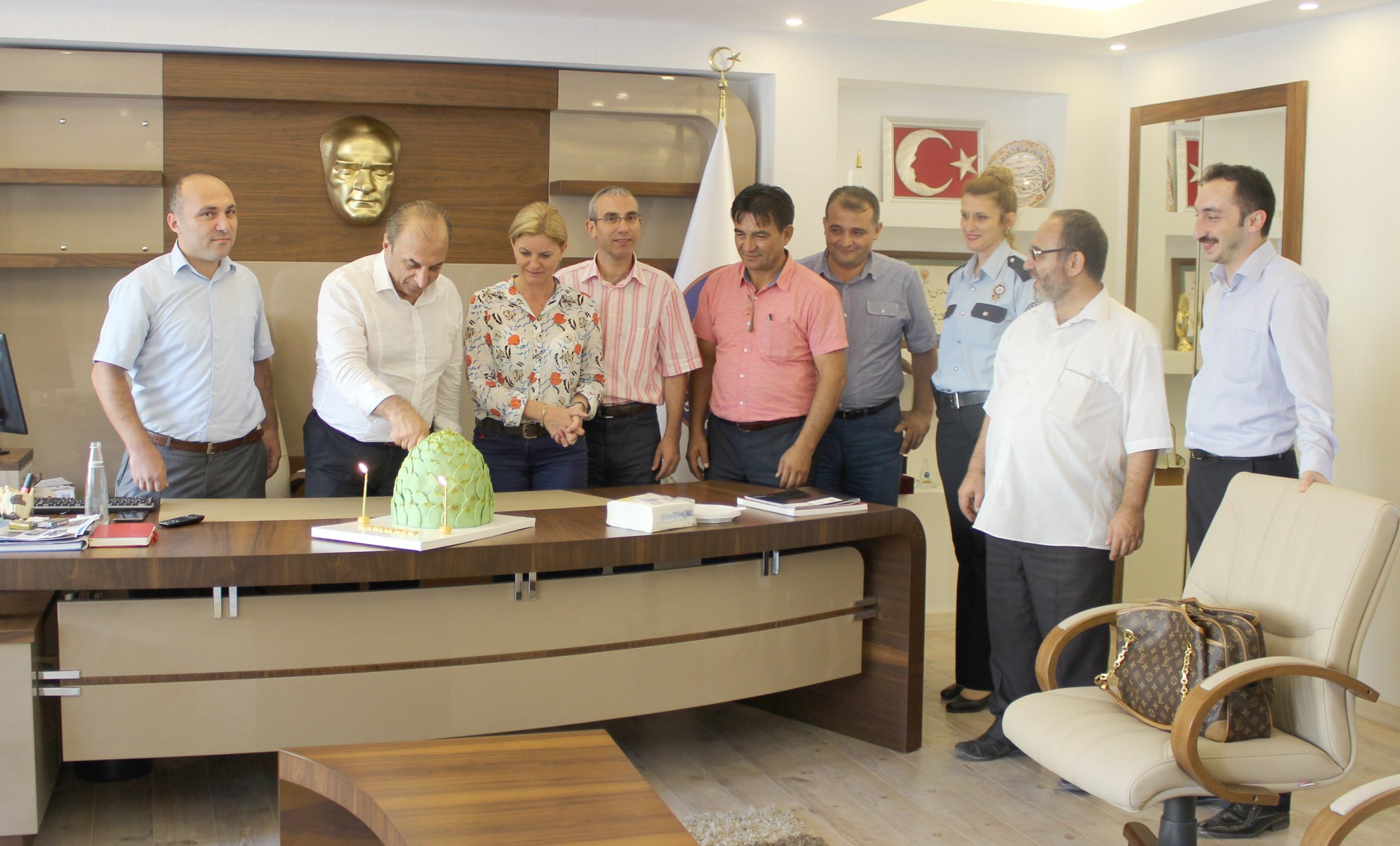 Kaymakam’a ‘enginar tasarımlı’ birinci yıl pastası!