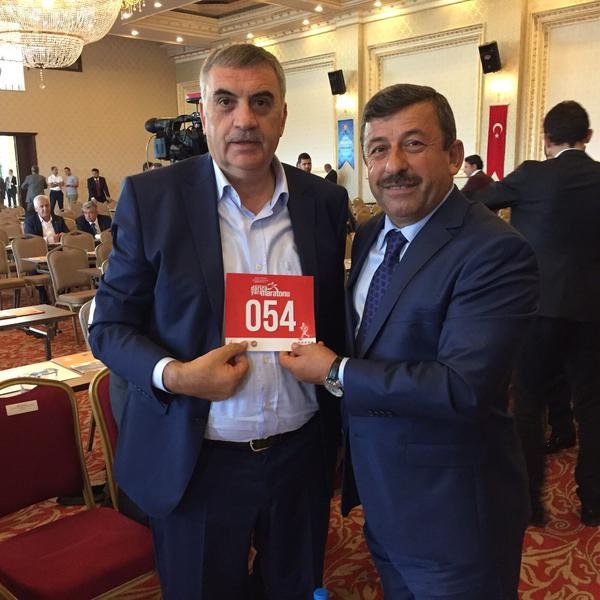 Karabacak, siyasileri maratona davet etti