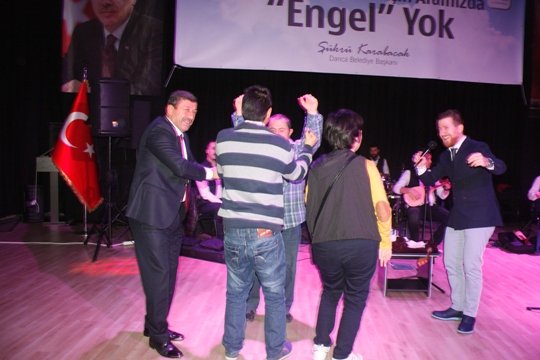 Engelli gençler, Karabacak ile göbek attı