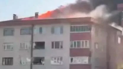 7 katlı apartmanın çatısı yandı