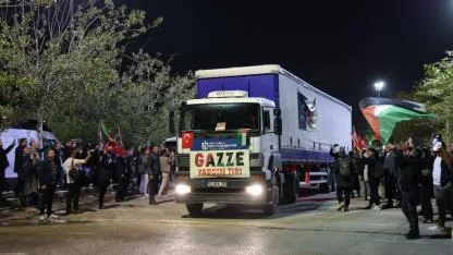 Başkan Büyükakın uğurladı; Büyükşehir’in ilk yardım  tırları Gazze’ye yola çıktı