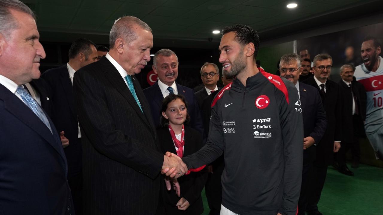 Başkan Büyükakın’dan; Milli Takımımıza tebrik, Kocaeli’ye teşekkür