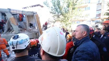 Büyükakın: Ekipler enkazdan gelen sese ulaşmaya çalışıyor