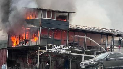 Dilovası’nda 2 katlı konteyner alev alev yandı